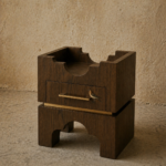 kemer detaylı modern komodin, ceviz brutalist nightstand, özel üretim contemporary komodin, çekmeceli sculptural yan sehpa, artisan tasarım luxury bedside table