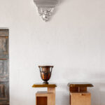 geometrik modern komodin, meşe collectible side table, özel üretim tasarım komodin, döner tabanlı luxury nightstand, heykelsi contemporary komodin