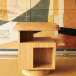 geometrik modern komodin, meşe collectible side table, özel üretim tasarım komodin, döner tabanlı luxury nightstand, heykelsi contemporary komodin