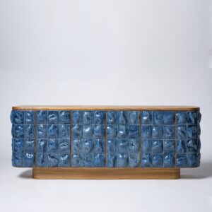 mavi sırlı seramik karolu özel üretim büfe, meşe gövdeli özel ölçü yemek odası büfesi, oval köşeli sipariş mobilya sideboard, parlak döküm seramik yüzeyli ısmarlama mobilya, ahşap çerçeveli dekoratif modern büfe