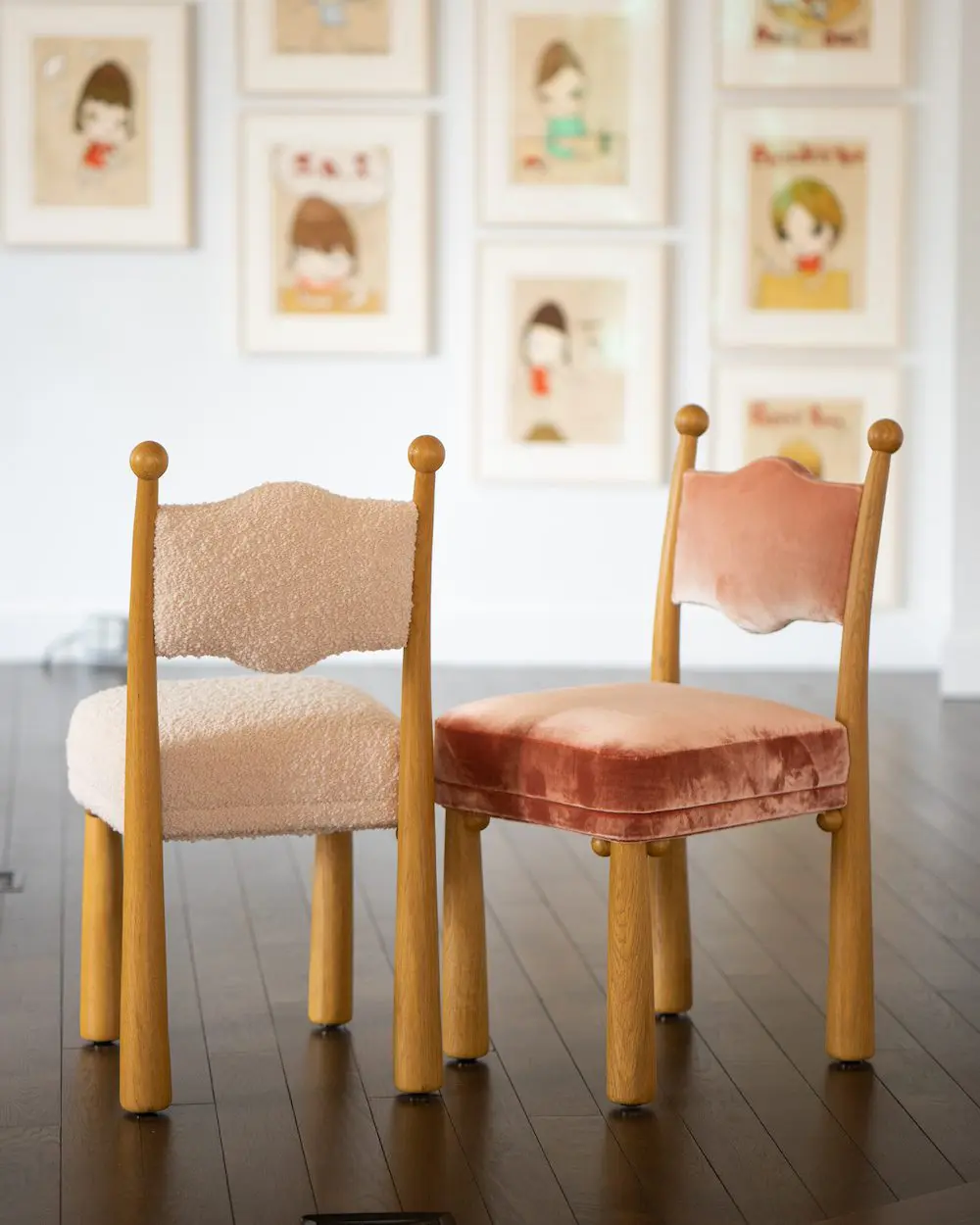 boucle kumaş modern sandalye, torna detaylı meşe dining chair, özel üretim organik sandalye, contemporary artisan yemek sandalyesi, doğal ahşap boucle tasarım sandalye