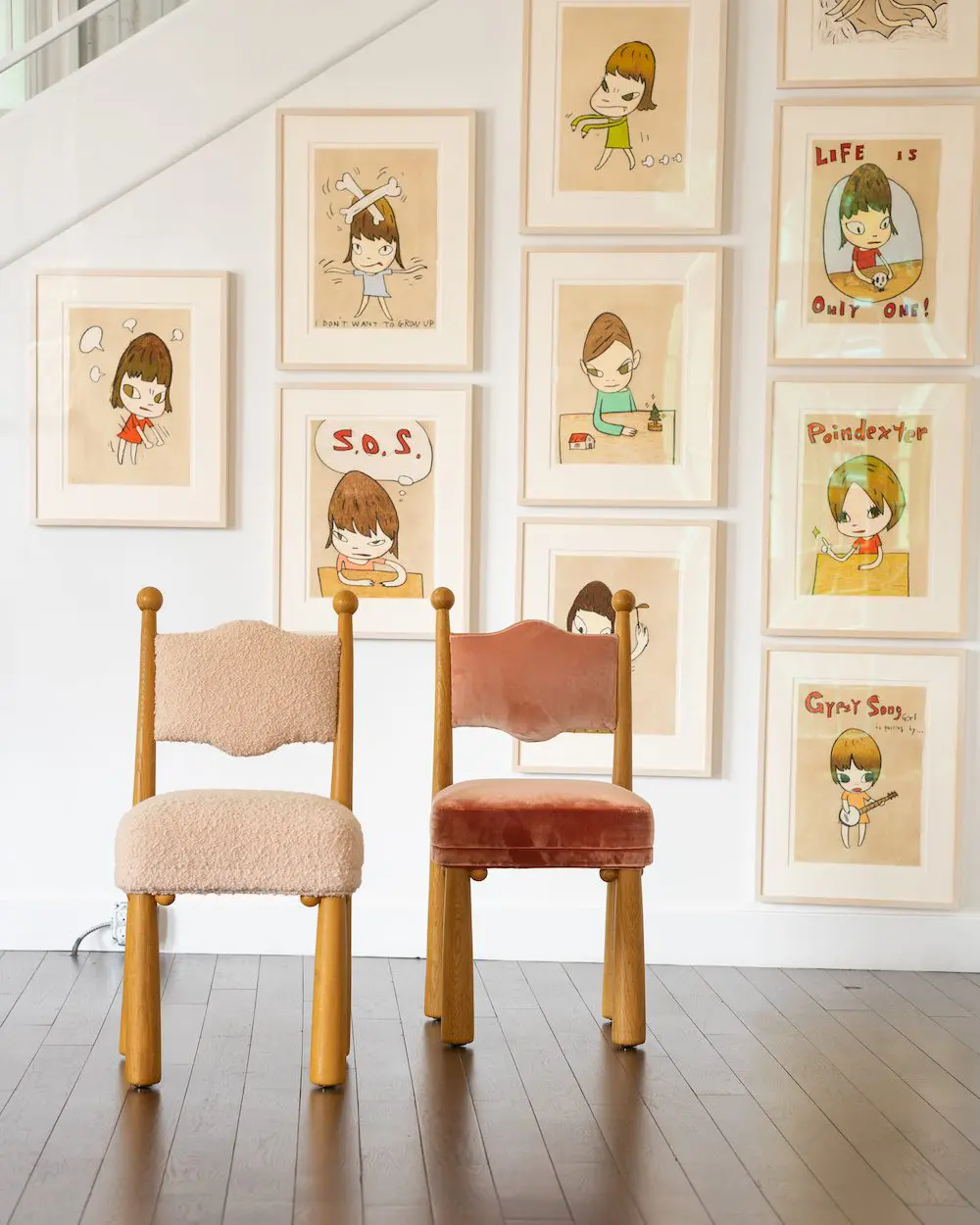 boucle kumaş modern sandalye, torna detaylı meşe dining chair, özel üretim organik sandalye, contemporary artisan yemek sandalyesi, doğal ahşap boucle tasarım sandalye