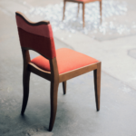 coral döşemeli modern sandalye, masif ahşap contemporary dining chair, özel üretim designer sandalye, boutique restoran sandalyesi, artistic luxury yemek odası sandalyesi