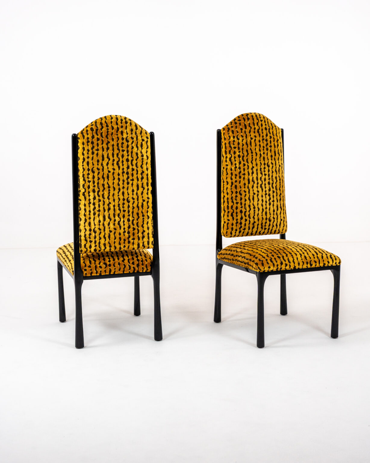 minimal luxury sandalye, contemporary upholstered dining chair, ozel uretim modern sandalye, yuksek sirtli dining chair, koyu ahsap contemporary sandalye
