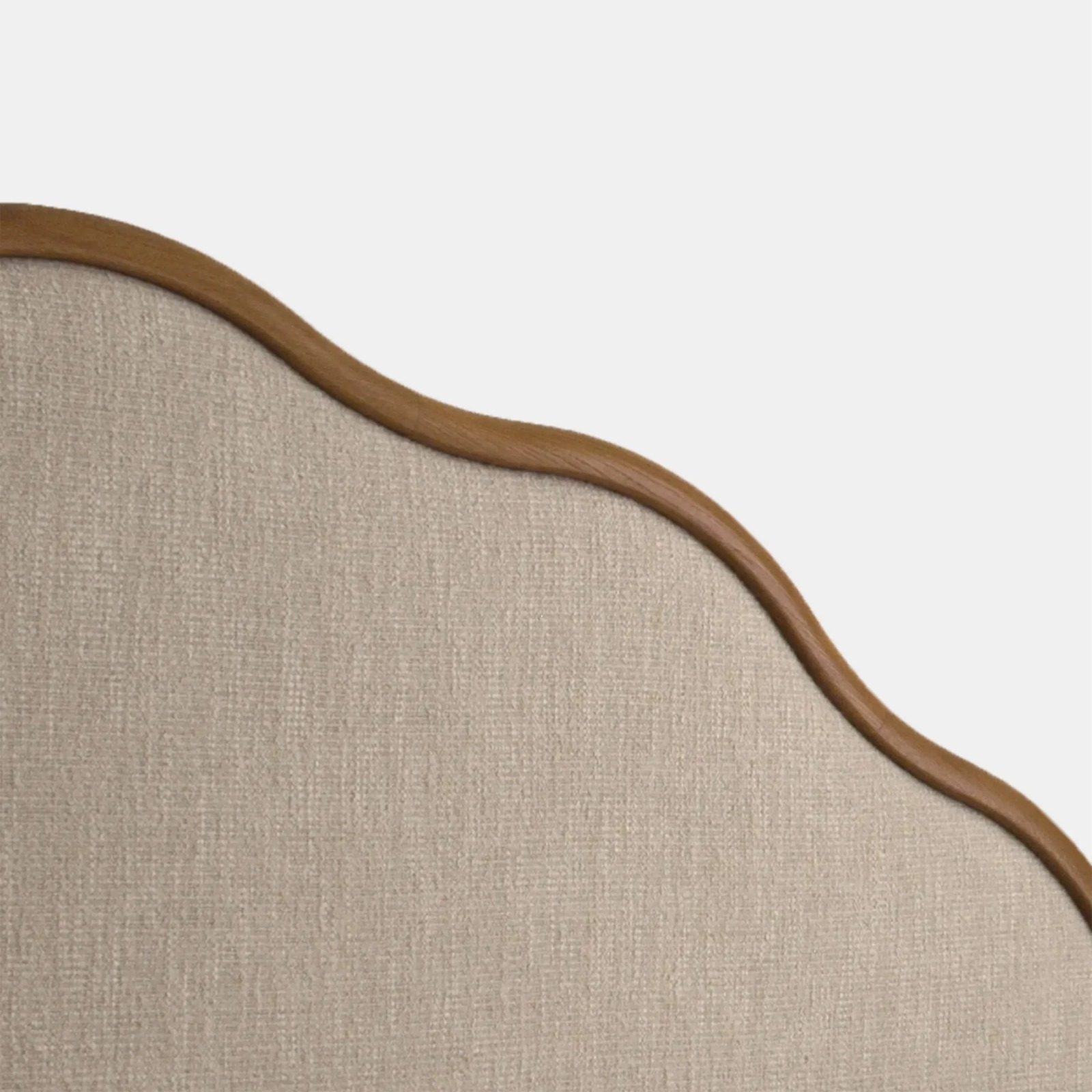 dalgalı başlıklı modern karyola, boucle kumaş luxury bed, özel üretim oversized başlıklı yatak, meşe çerçeveli tasarım karyola, organik formlu contemporary yatak