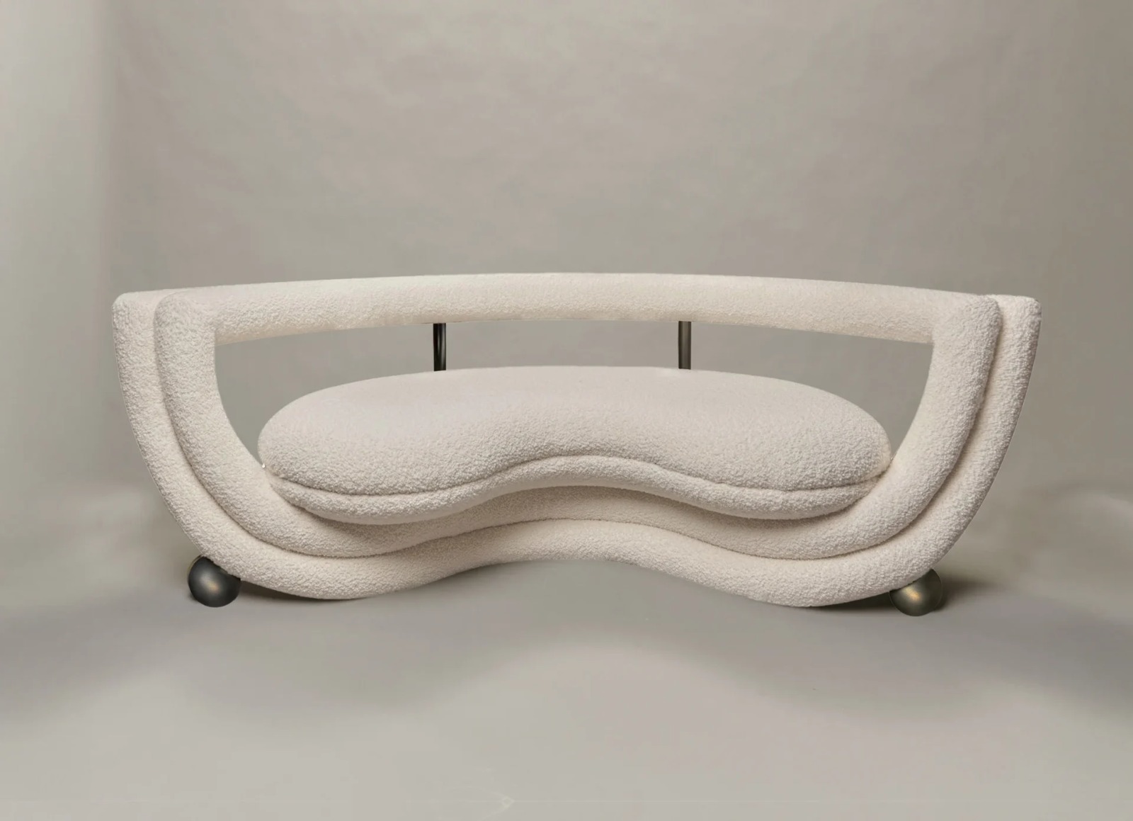 organik boucle kanepe, kavisli collectible design sofa, özel üretim contemporary luxury kanepe, heykelsi futuristik koltuk, modern organik form kanepe