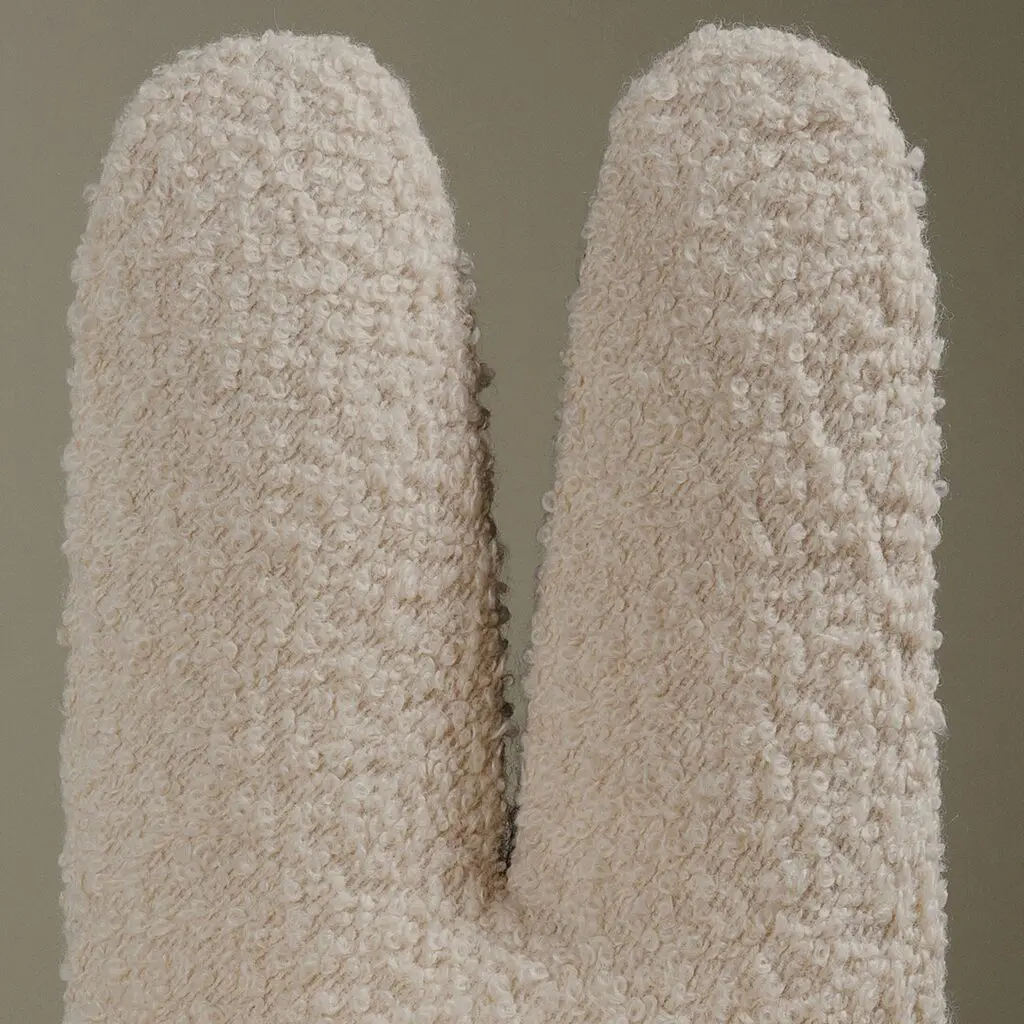 boucle modern sandalye, brutalist siyah ahşap dining chair, özel üretim sculptural sandalye, minimal contemporary yemek sandalyesi, collectible tasarım chair
