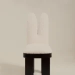 boucle modern sandalye, brutalist siyah ahşap dining chair, özel üretim sculptural sandalye, minimal contemporary yemek sandalyesi, collectible tasarım chair