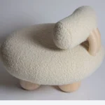 boucle lounge koltuk, organik formlu modern berjer, özel üretim collectible chair, masif ahşap ayaklı lounge koltuk, sculptural contemporary tasarım koltuk