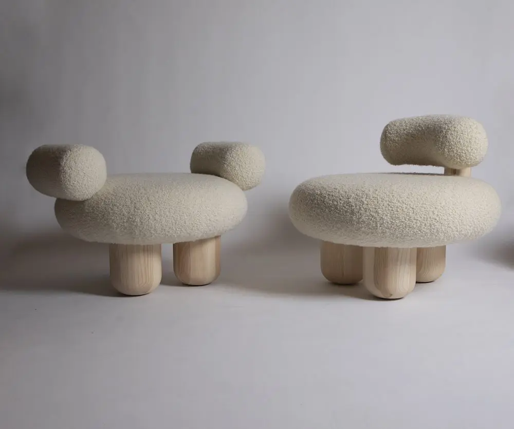 boucle lounge koltuk, organik formlu modern berjer, özel üretim collectible chair, masif ahşap ayaklı lounge koltuk, sculptural contemporary tasarım koltuk