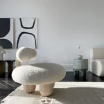 boucle lounge koltuk, organik formlu modern berjer, özel üretim collectible chair, masif ahşap ayaklı lounge koltuk, sculptural contemporary tasarım koltuk