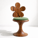 çiçek form ahşap sandalye, masif oyma tasarım sandalye, özel üretim artistik sandalye, pedestal ayaklı modern sandalye, ısmarlama dekoratif sandalye