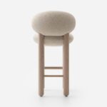 krem benekli boucle özel üretim bar sandalyesi, açık meşe özel ölçü bar chair, silindirik ayaklı sipariş mobilya sandalye, metal ayaklıklı ısmarlama mobilya bar sandalyesi, yuvarlak sırtlı modern luxury bar chair