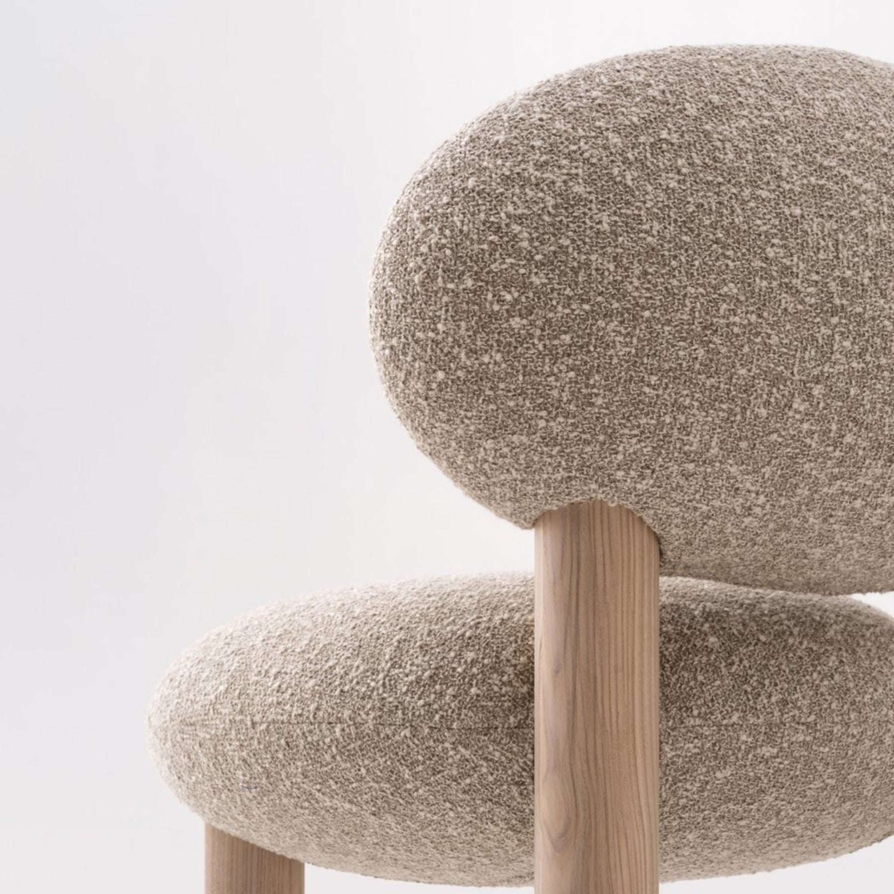 krem benekli boucle özel üretim bar sandalyesi, açık meşe özel ölçü bar chair, silindirik ayaklı sipariş mobilya sandalye, metal ayaklıklı ısmarlama mobilya bar sandalyesi, yuvarlak sırtlı modern luxury bar chair