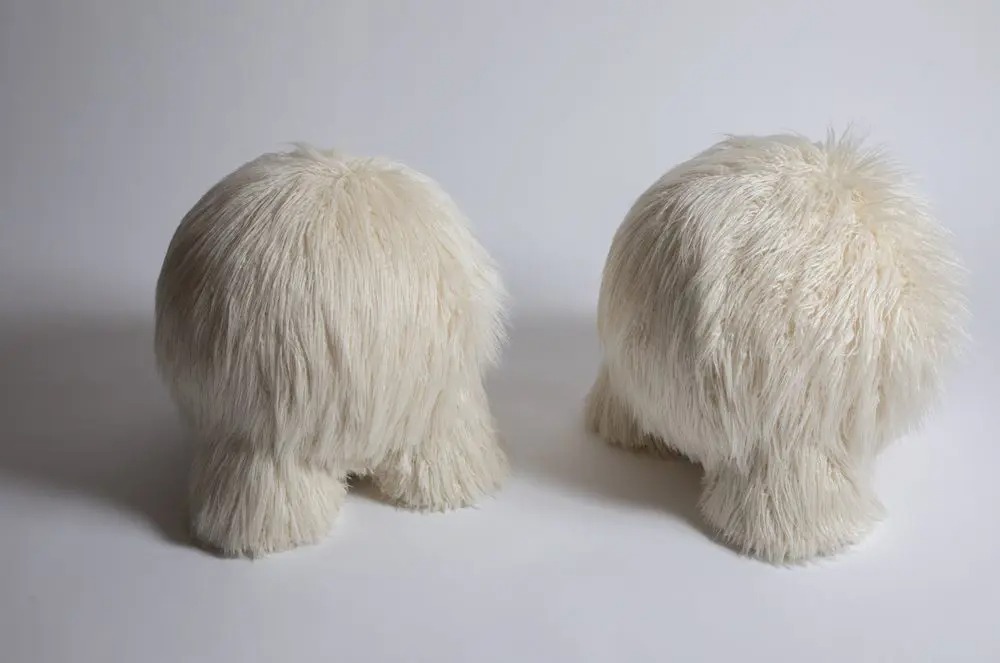 faux fur modern puf, organik collectible design stool, özel üretim fluffy luxury puf, ivory contemporary oturma pufu, heykelsi modern dekoratif puf