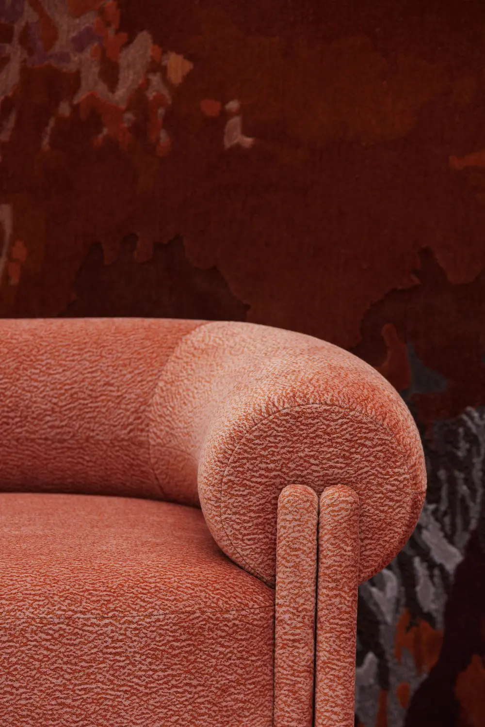 collectible boucle koltuk, oversized lounge chair design, organik contemporary koltuk, ozel uretim sculptural lounge chair, heykelsi modern berjer