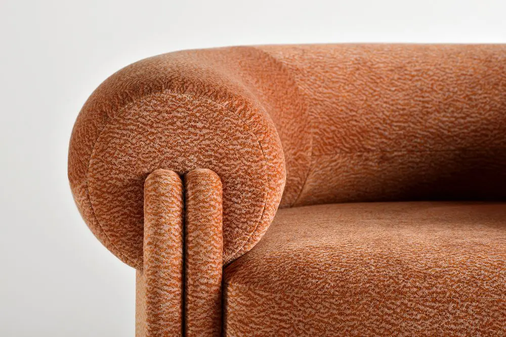 collectible boucle koltuk, oversized lounge chair design, organik contemporary koltuk, ozel uretim sculptural lounge chair, heykelsi modern berjer