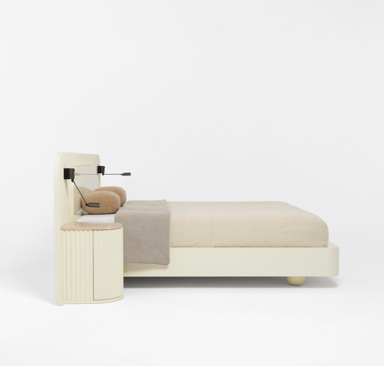 freze detaylı modern karyola, entegre komodinli luxury bed, özel üretim krem yatak tasarımı, oversized başlıklı contemporary karyola, modern hospitality stil yatak