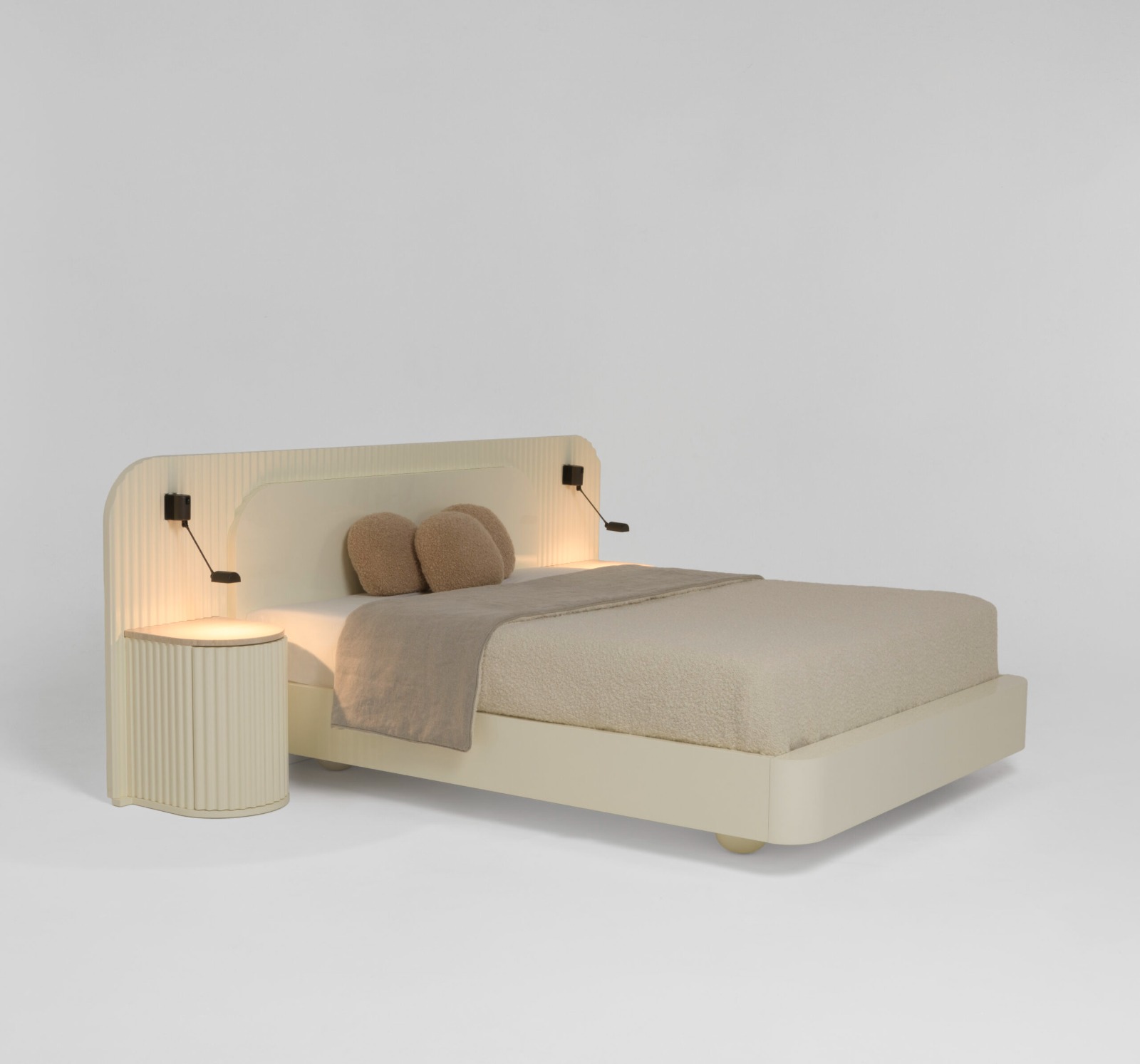 freze detaylı modern karyola, entegre komodinli luxury bed, özel üretim krem yatak tasarımı, oversized başlıklı contemporary karyola, modern hospitality stil yatak