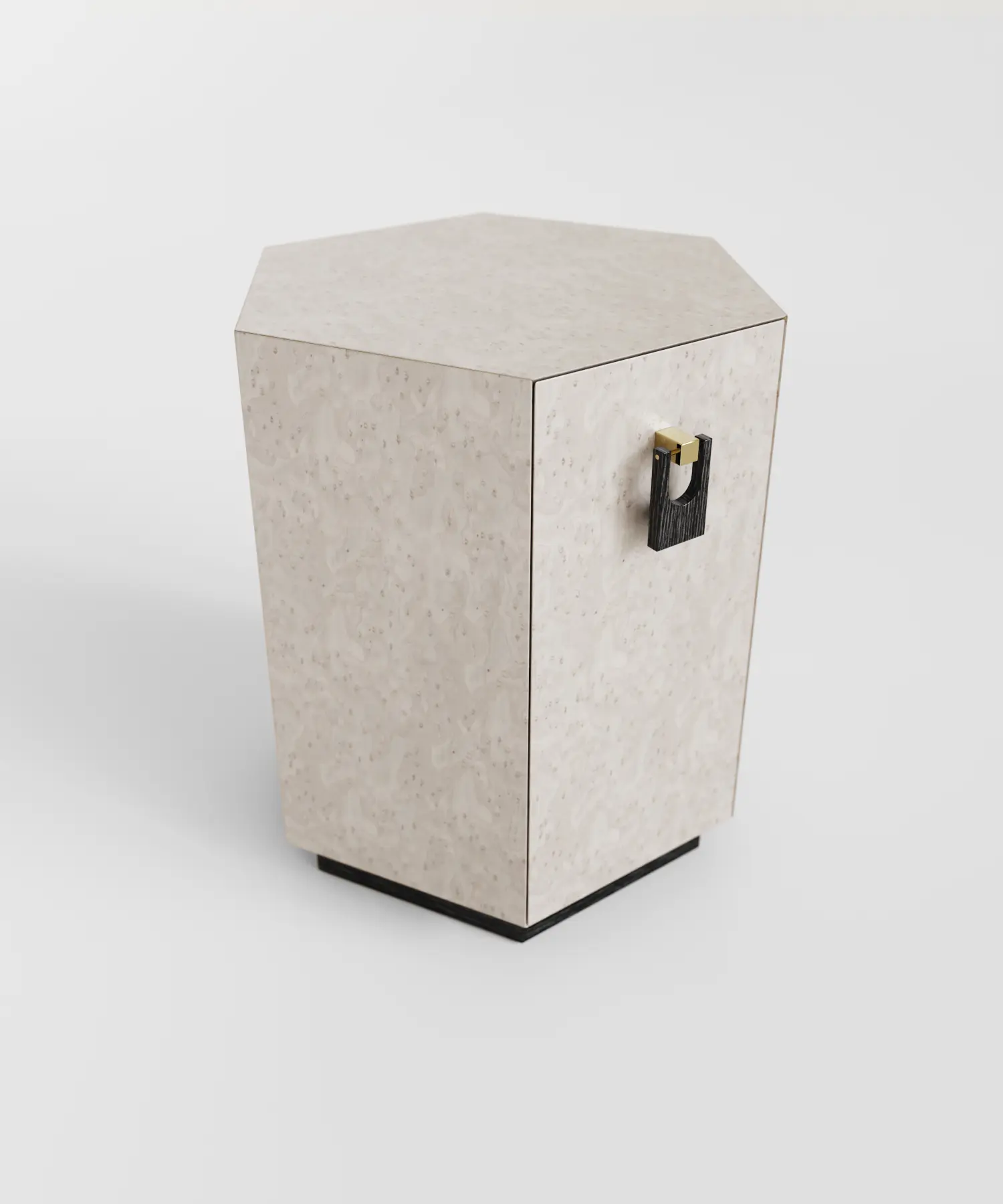 sedef efektli özel üretim komodin, geometrik kapaklı özel ölçü bedside table, pirinç detaylı sipariş mobilya yatak yanı, siyah kaideli ısmarlama mobilya komodin, kuşgözü desenli luxury yatak odası komodini