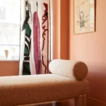 modern boucle bench, organik formlu luxury bench, özel üretim yatak ucu bench, sculptural contemporary oturma benchi, minimal tasarım lounge bench