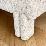 modern boucle bench, organik formlu luxury bench, özel üretim yatak ucu bench, sculptural contemporary oturma benchi, minimal tasarım lounge bench