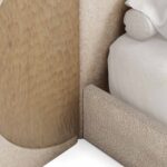 krem boucle özel üretim karyola, yarım daire ahşap panelli özel ölçü yatak, dikey panelli sipariş mobilya karyola, alçak bazalı ısmarlama mobilya yatak, soft luxury modern yatak tasarımı