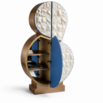 sedef efektli seramik panelli özel üretim vitrin büfe, mavi konturlu özel ölçü display cabinet, bronz gövdeli sipariş mobilya büfe, çift dairesel formlu ısmarlama mobilya vitrin, parlak sırlı seramik luxury cabinet