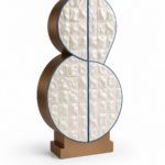 sedef efektli seramik panelli özel üretim vitrin büfe, mavi konturlu özel ölçü display cabinet, bronz gövdeli sipariş mobilya büfe, çift dairesel formlu ısmarlama mobilya vitrin, parlak sırlı seramik luxury cabinet