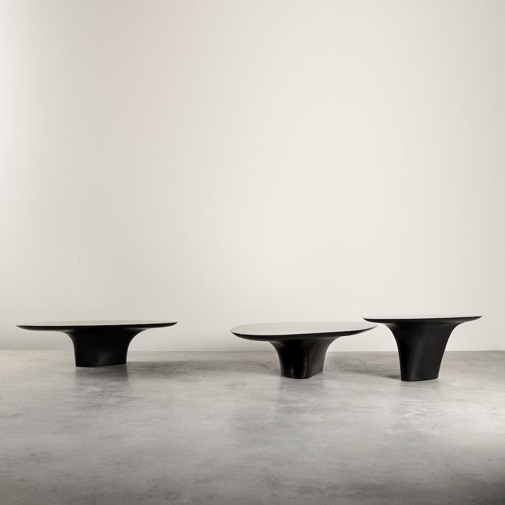 dumanlı lake boya özel üretim sehpa seti, organik tablalı özel ölçü orta sehpa, siyah heykelsi ayaklı sipariş mobilya, modüler ısmarlama mobilya sehpa, luxury coffee table tasarımı