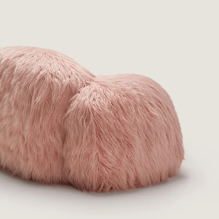 peluş contemporary kanepe, organik collectible design sofa, özel üretim fluffy luxury koltuk, pudra pembe modern kanepe, heykelsi playful sofa