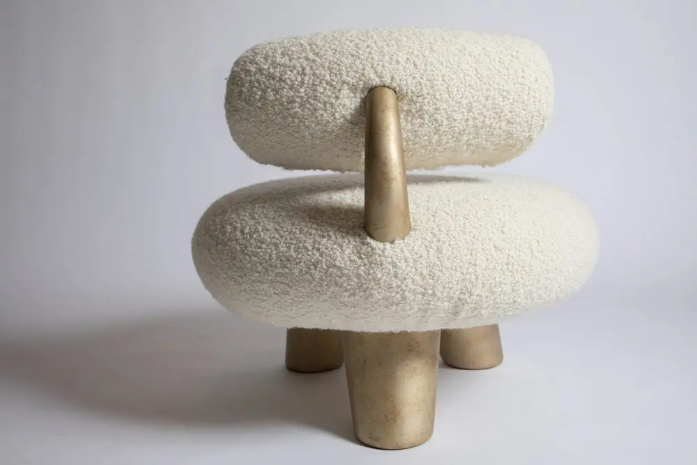 boucle modern koltuk, organik formlu sculptural lounge chair, özel üretim minimal koltuk, contemporary collectible furniture chair, yumuşak formlu tasarım koltuk