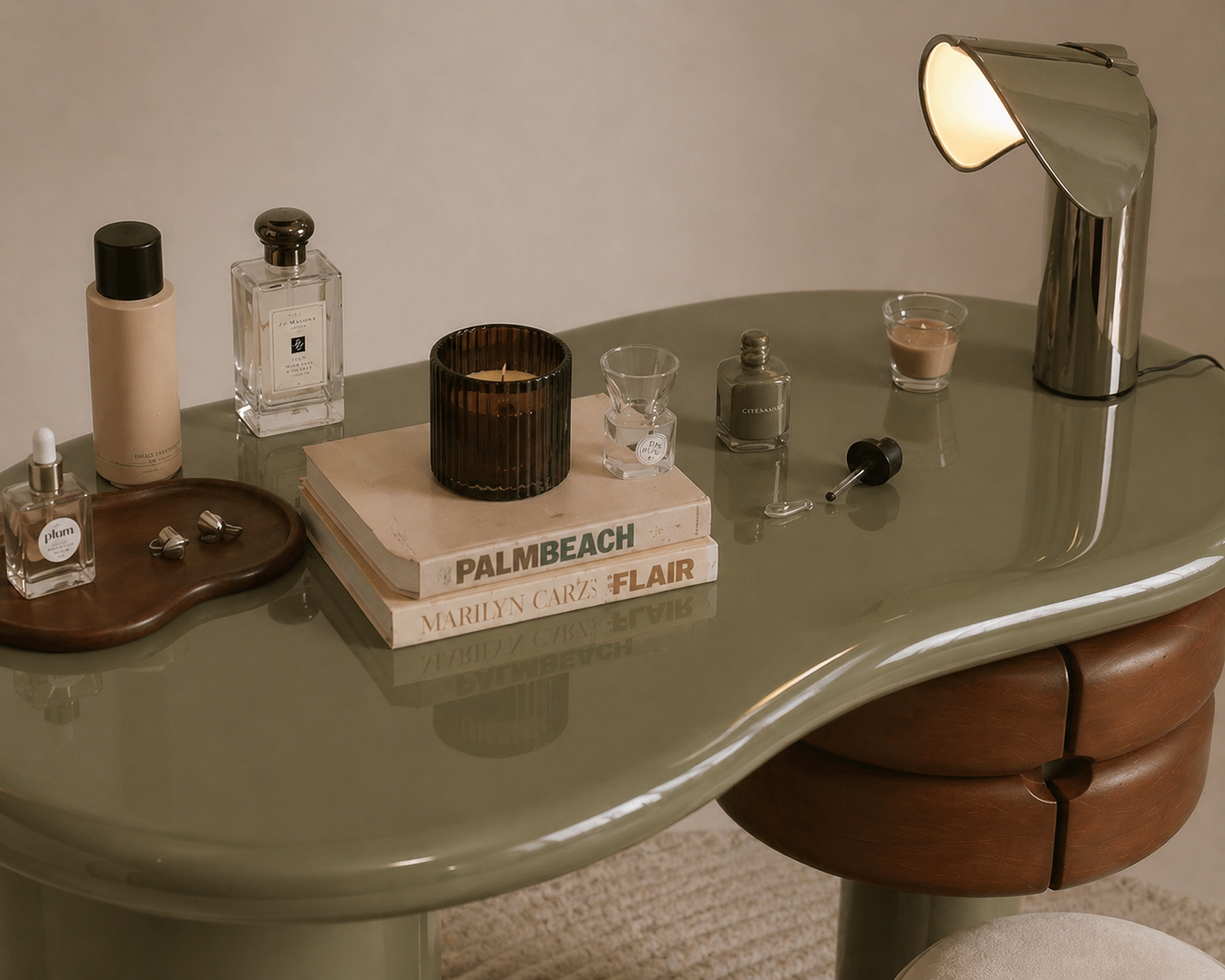 zeytin yeşili lake özel üretim makyaj masası, deri çekmeceli özel ölçü vanity desk, silindirik ayaklı sipariş mobilya masa, organik formlu ısmarlama mobilya makyaj masası, modern lüks dressing table tasarımı