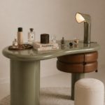 zeytin yeşili lake özel üretim makyaj masası, deri çekmeceli özel ölçü vanity desk, silindirik ayaklı sipariş mobilya masa, organik formlu ısmarlama mobilya makyaj masası, modern lüks dressing table tasarımı