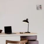 zeytin yeşili lake özel üretim makyaj masası, deri çekmeceli özel ölçü vanity desk, silindirik ayaklı sipariş mobilya masa, organik formlu ısmarlama mobilya makyaj masası, modern lüks dressing table tasarımı