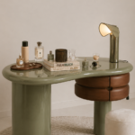 zeytin yeşili lake özel üretim makyaj masası, deri çekmeceli özel ölçü vanity desk, silindirik ayaklı sipariş mobilya masa, organik formlu ısmarlama mobilya makyaj masası, modern lüks dressing table tasarımı