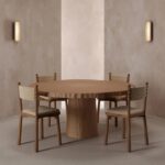 torna detaylı ahşap sandalye, meşe modern dining chair, özel üretim doğal ahşap sandalye, dokulu kumaşlı contemporary sandalye, organik formlu tasarım yemek sandalyesi