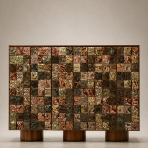 sırlı seramik kapaklı özel üretim büfe, ceviz gövdeli özel ölçü sideboard, çok renkli seramik panelli sipariş mobilya, silindirik ayaklı ısmarlama mobilya büfe, luxury dining room için yüksek depolama büfesi