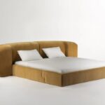 kavisli başlıklı modern karyola, döşemeli tasarım yatak, özel üretim kumaş kaplı karyola, yumuşak form minimal yatak, ısmarlama modern karyola