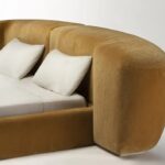 kavisli başlıklı modern karyola, döşemeli tasarım yatak, özel üretim kumaş kaplı karyola, yumuşak form minimal yatak, ısmarlama modern karyola