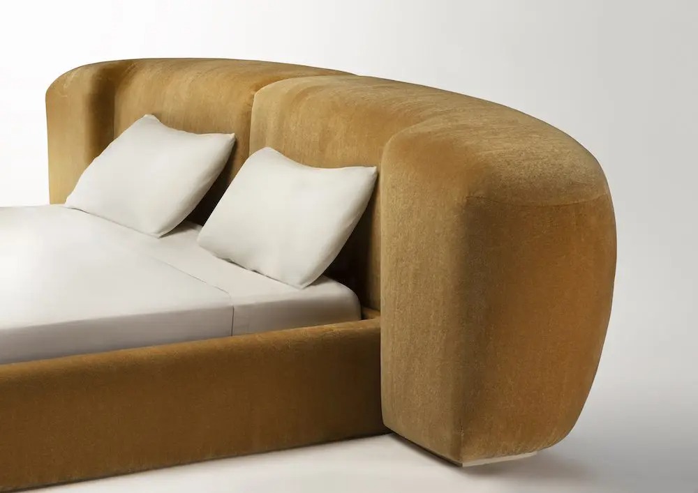 kavisli başlıklı modern karyola, döşemeli tasarım yatak, özel üretim kumaş kaplı karyola, yumuşak form minimal yatak, ısmarlama modern karyola