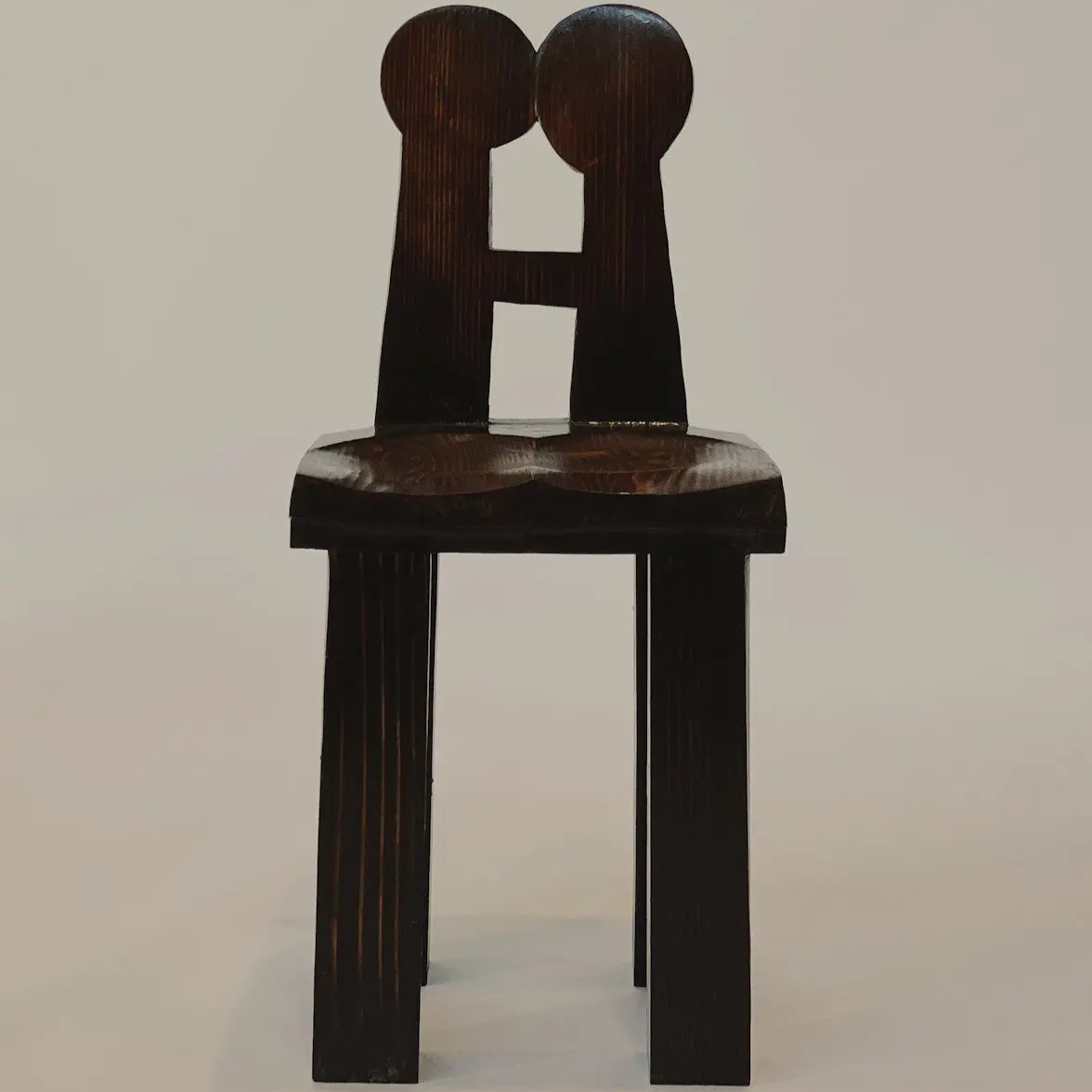 brutalist ahşap sandalye, siyah modern dining chair, özel üretim sculptural sandalye, monolitik contemporary chair, collectible tasarım yemek sandalyesi