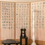 brutalist ahşap sandalye, siyah modern dining chair, özel üretim sculptural sandalye, monolitik contemporary chair, collectible tasarım yemek sandalyesi