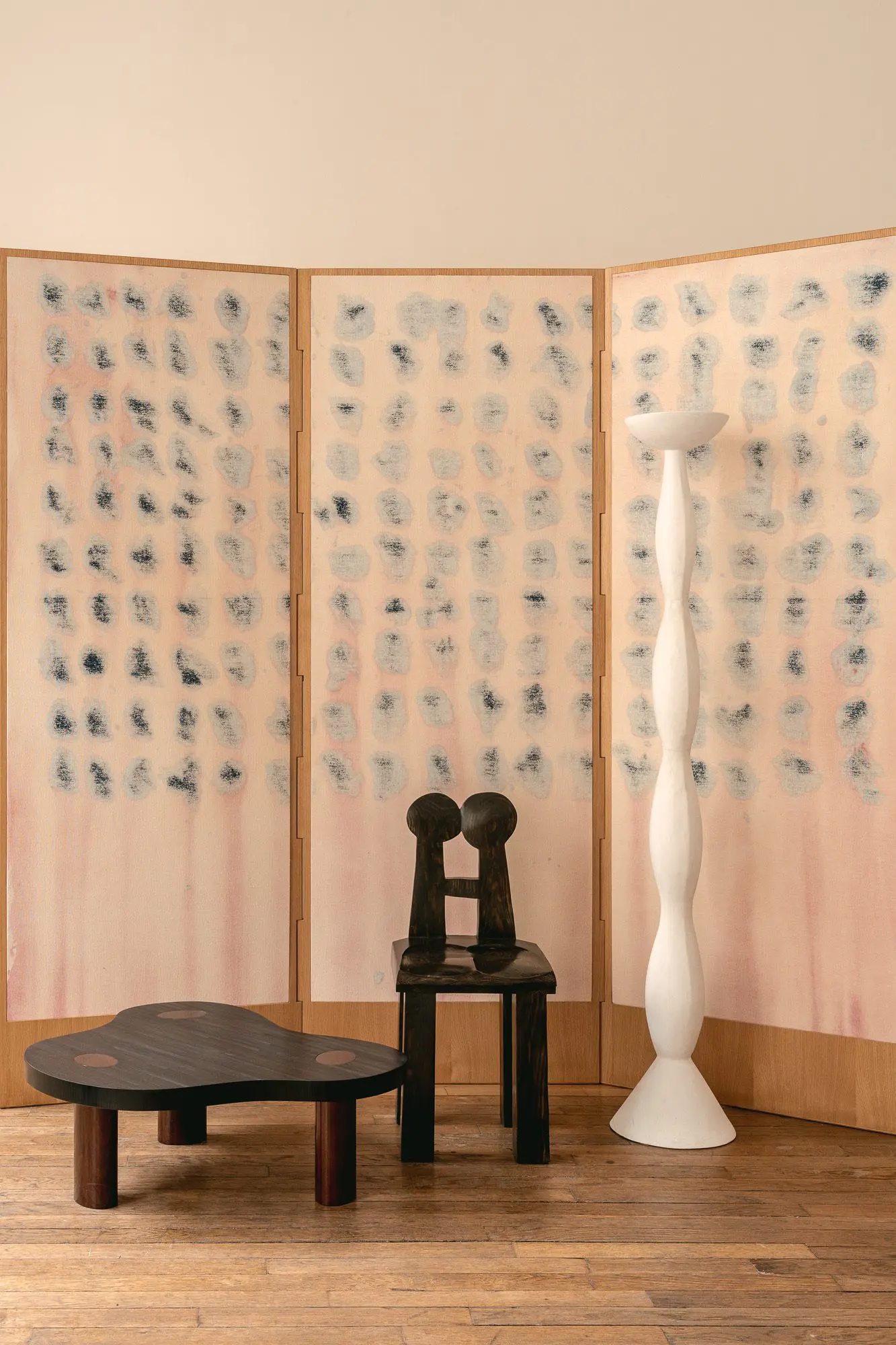 brutalist ahşap sandalye, siyah modern dining chair, özel üretim sculptural sandalye, monolitik contemporary chair, collectible tasarım yemek sandalyesi