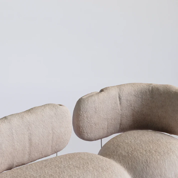 organik formlu boucle koltuk, heykelsi contemporary sofa, özel üretim collectible design koltuk, biyomorfik lounge kanepe, modern luxury organik oturma grubu
