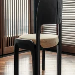 siyah meşe modern sandalye, minimal contemporary dining chair, özel üretim organik sandalye, sculptural ahşap yemek sandalyesi, soft brutalist tasarım chair