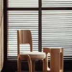 siyah meşe modern sandalye, minimal contemporary dining chair, özel üretim organik sandalye, sculptural ahşap yemek sandalyesi, soft brutalist tasarım chair