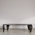 siyah dumanlı ahşap özel üretim masa, heykelsi ayaklı özel ölçü yemek masası, organik tablalı sipariş mobilya masa, kanat ayaklı ısmarlama mobilya tasarımı, modern lüks siyah dining table