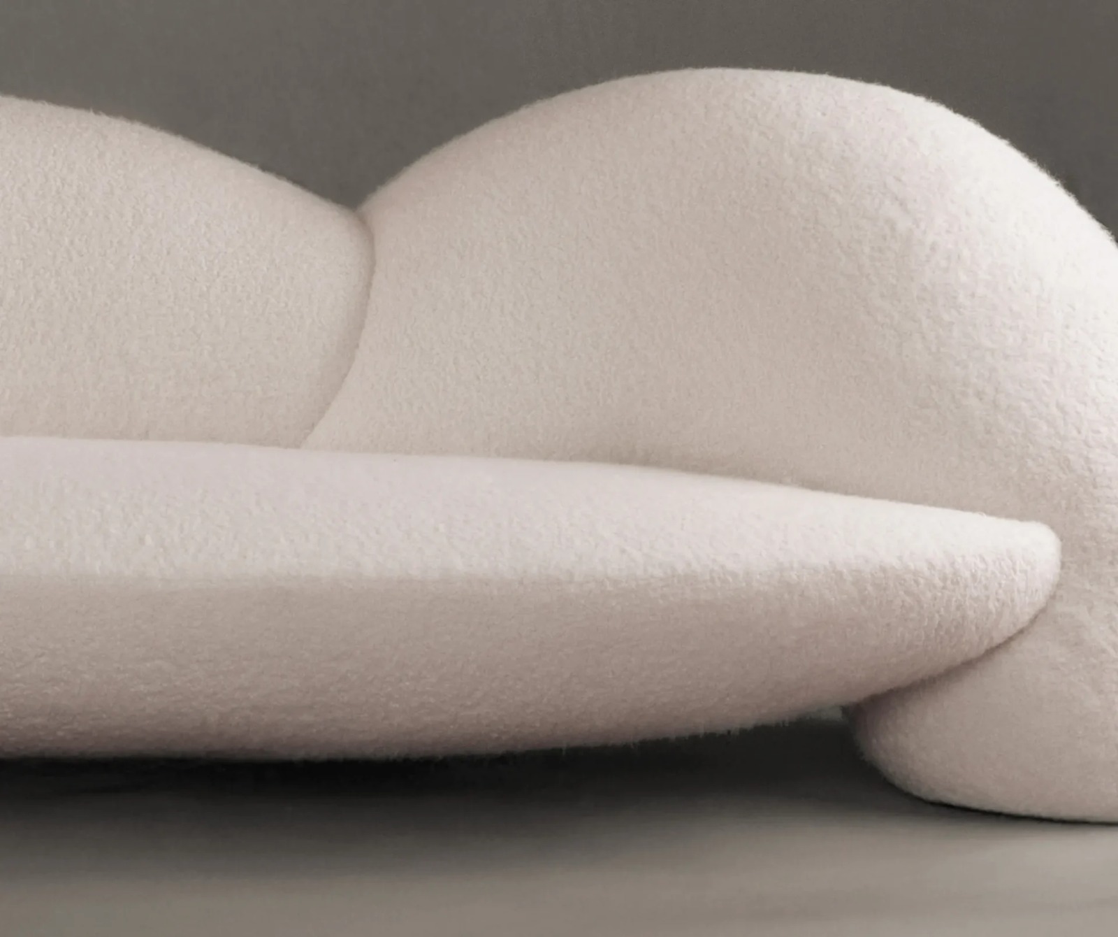 organik boucle kanepe, heykelsi contemporary sofa, özel üretim collectible design kanepe, modern luxury sculptural koltuk, yere yakın organik form kanepe