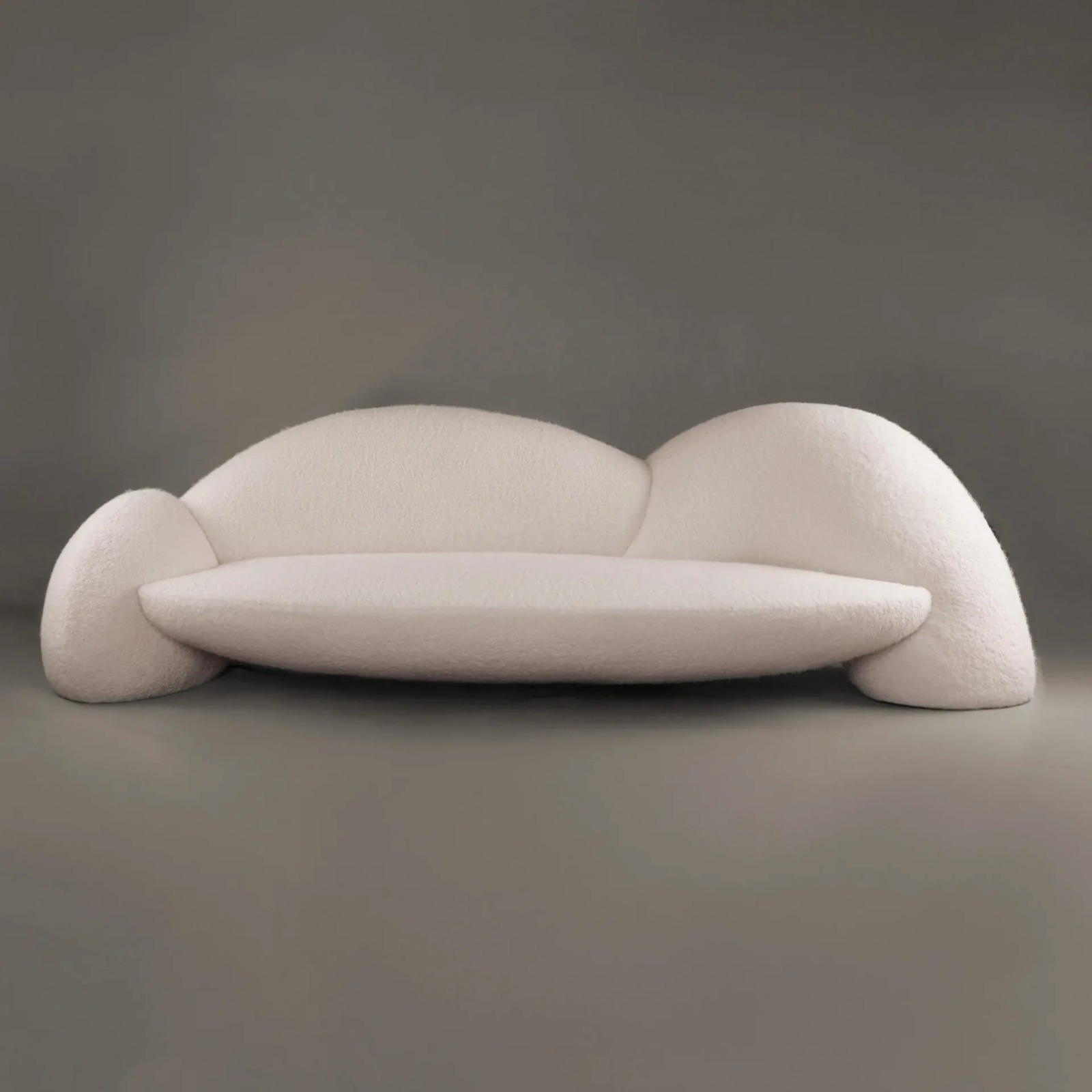 organik boucle kanepe, heykelsi contemporary sofa, özel üretim collectible design kanepe, modern luxury sculptural koltuk, yere yakın organik form kanepe